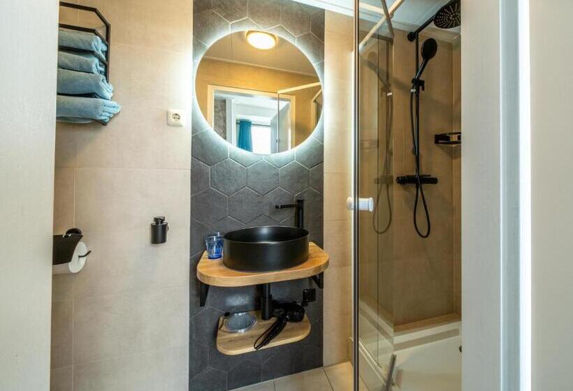 Quarto Economy, Hof Van Schoorl