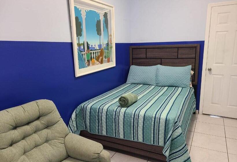 이코노미 룸, La Casona Azul