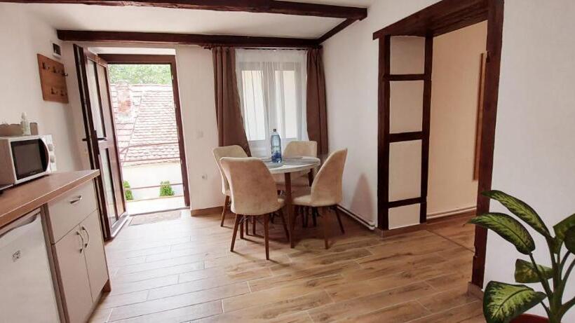 דירת חדר, Lindenhaus