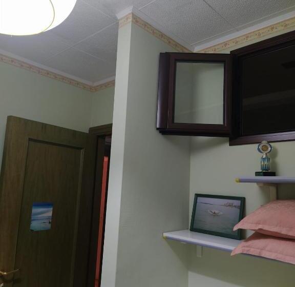 اتاق استاندارد یک تخته با سرویس بهداشتی مشترک, B&b L Oasi Del Vulture