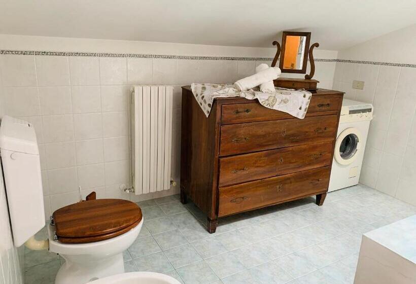 غرفة قياسية رباعية, B&b Sguardo Al Conero