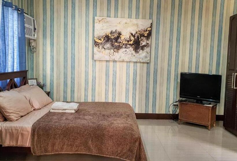 اتاق لوکس, Carlo S Place