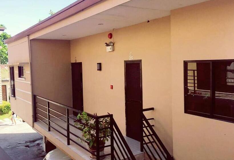 اتاق لوکس, Carlo S Place