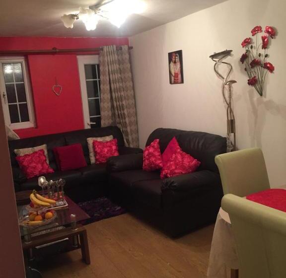 اتاق لوکس با تخت بزرگ, Beautiful Bungalow Home Droitwich Spa