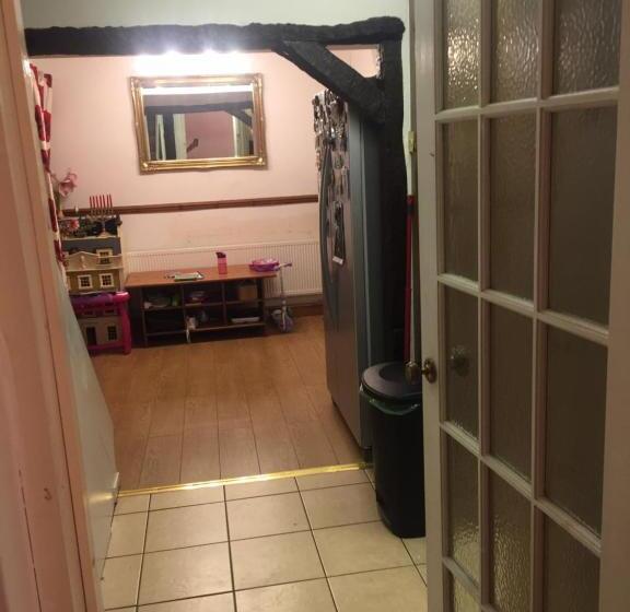 اتاق لوکس با تخت بزرگ, Beautiful Bungalow Home Droitwich Spa