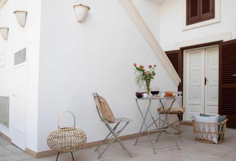 اتاق استاندارد با تراس, Carlo Alberto Room