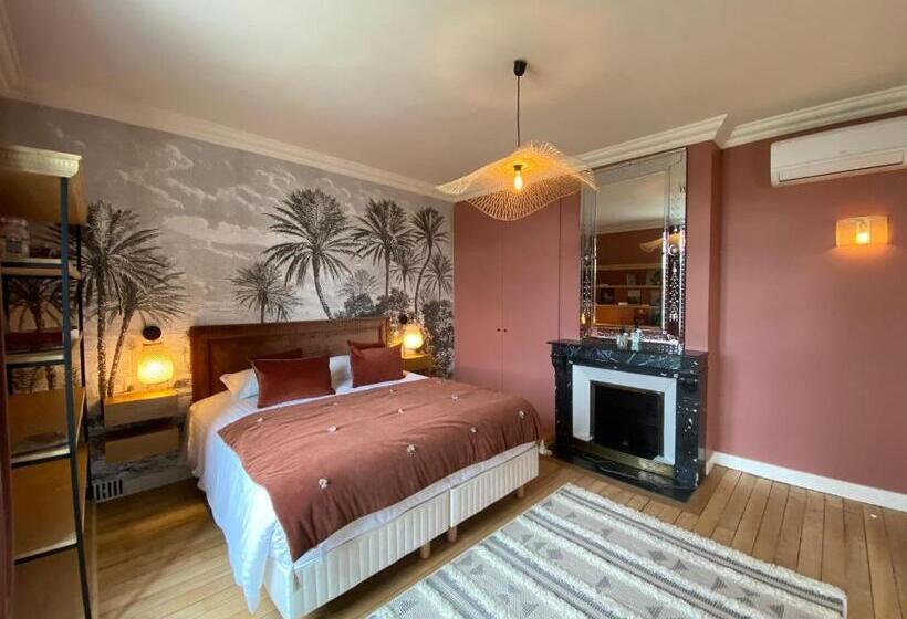 اتاق لوکس با تخت بزرگ, Maison Blanche Chartres   Maison D Hôtes 5 étoiles