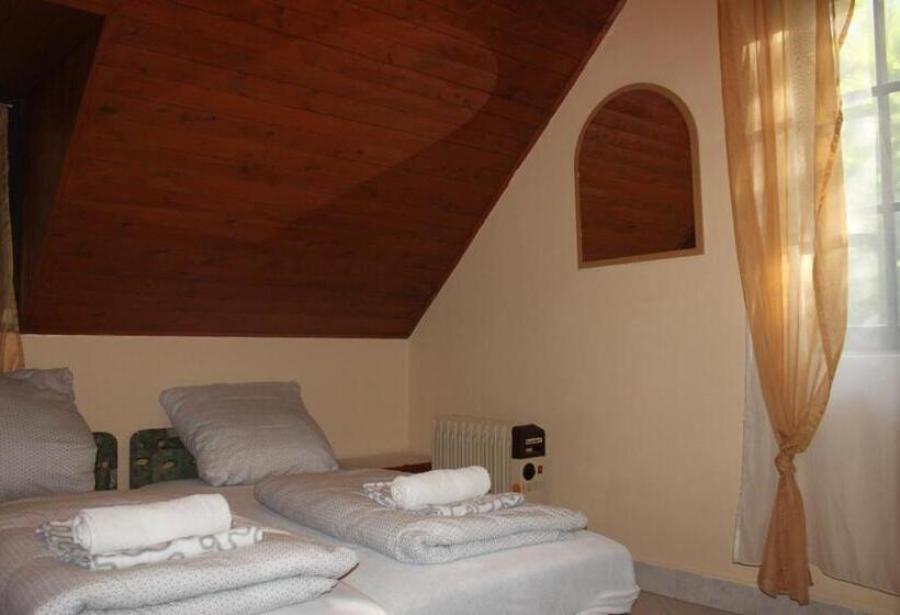 标准间, Koloska Apartmanház