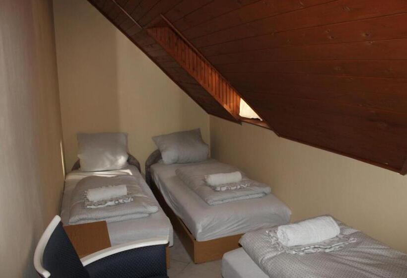 标准三人间, Koloska Apartmanház