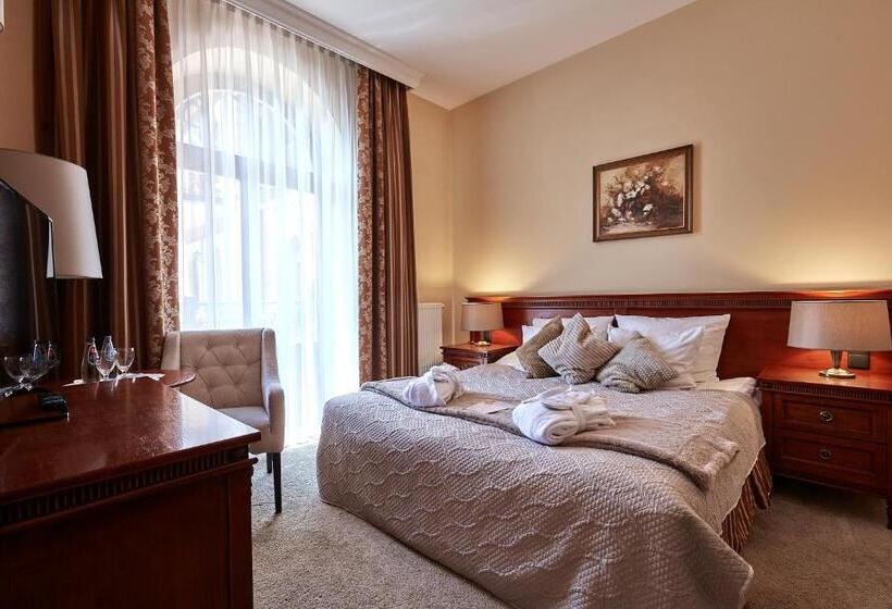 اتاق اکونومی, Grand Hotel Stamary