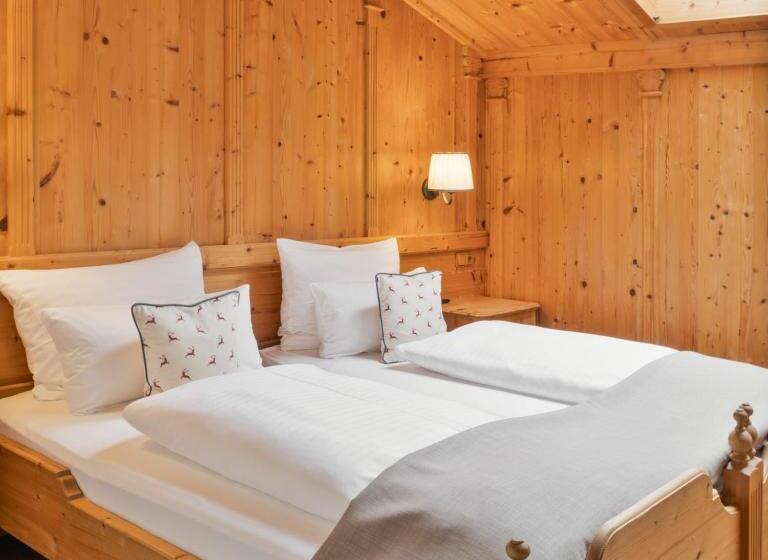 Представительский люкс с балконом, Ebner S Waldhof Am See Resort & Spa