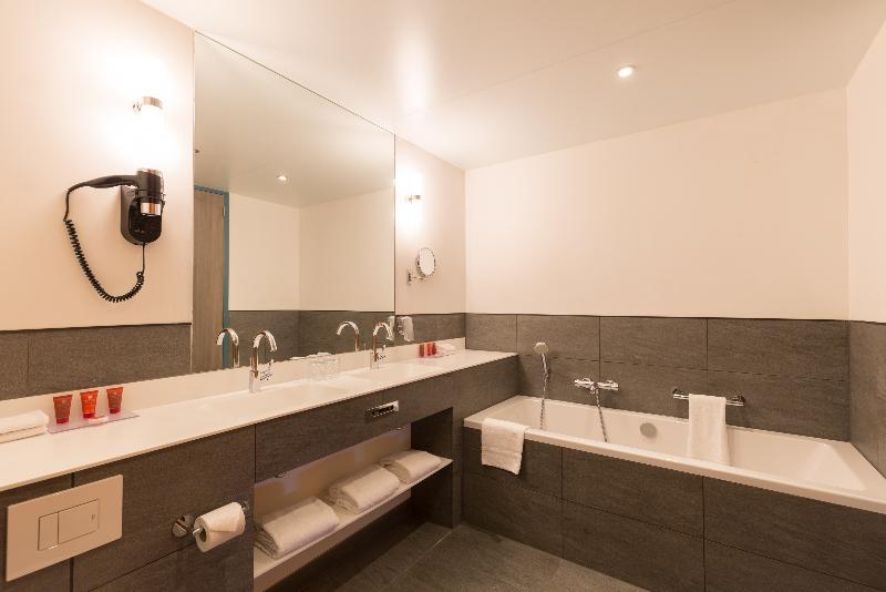 اتاق اجرایی با تخت بزرگ, Leonardo Hotel Amsterdam Rembrandtpark