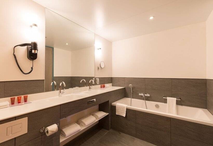 اتاق اجرایی با تخت بزرگ, Leonardo Hotel Amsterdam Rembrandtpark