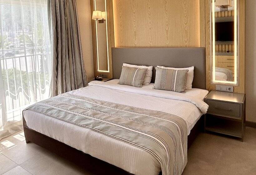 اتاق لوکس, Marina Boutique