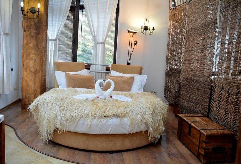 Люкс Повышенной Комфортности, Momini Dvori Boutique Guest House