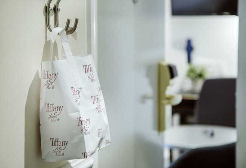 سوئیت جونیور با ماساژ آبی, Tiffany
