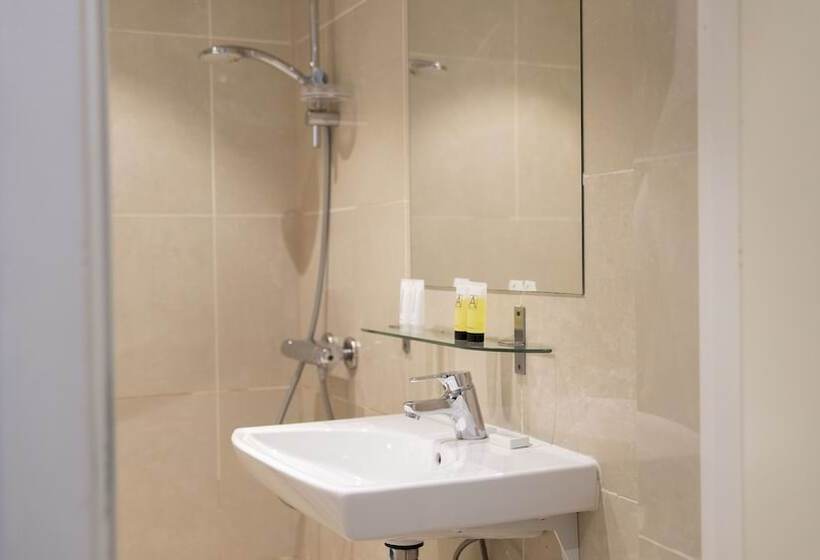 Номер Стандарт Трехместный, A Hotels City