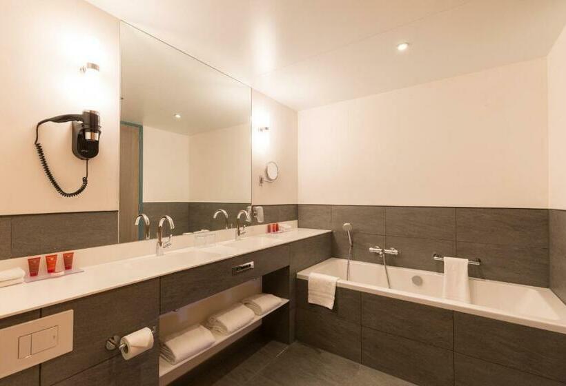 اتاق اجرایی با تخت بزرگ, Leonardo Hotel Amsterdam Rembrandtpark