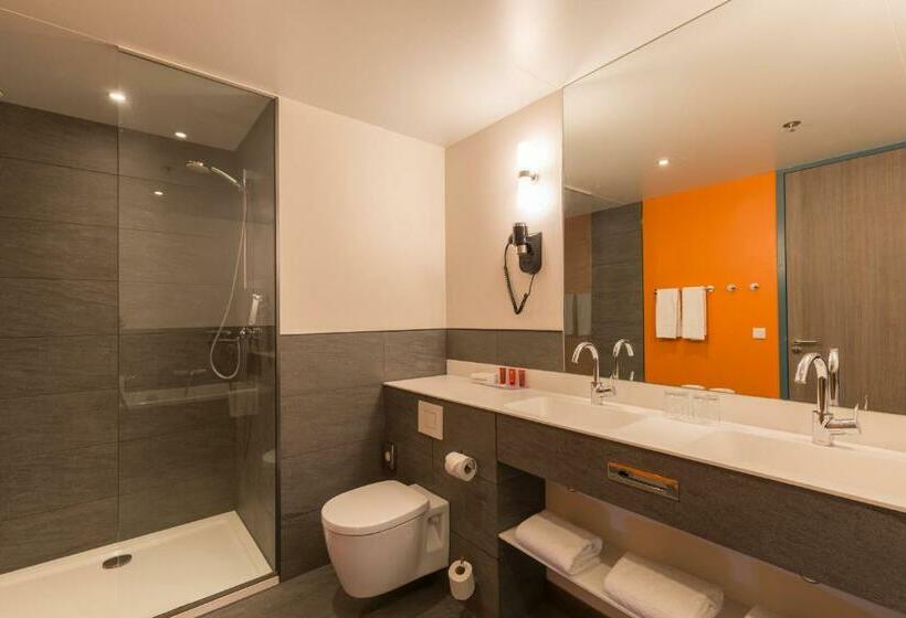 اتاق اجرایی با تخت بزرگ, Leonardo Hotel Amsterdam Rembrandtpark