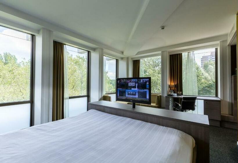 اتاق اجرایی با تخت بزرگ, Leonardo Hotel Amsterdam Rembrandtpark