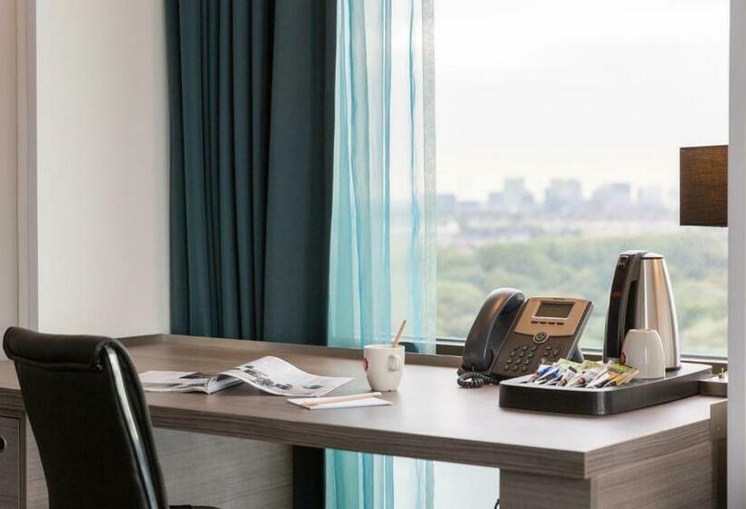 اتاق لوکس با چشم‌انداز شهر, Leonardo Hotel Amsterdam Rembrandtpark