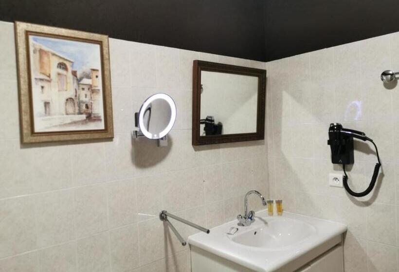 Номер Стандарт, Auberge De La Tour