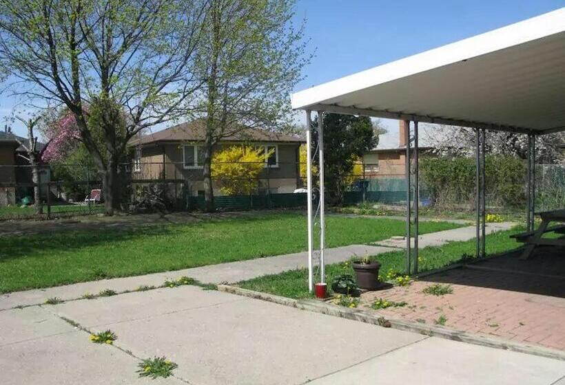 经济房, Private Rooms, Free Parking, Full Kitchen, Best Prices In Town  York University Heights
