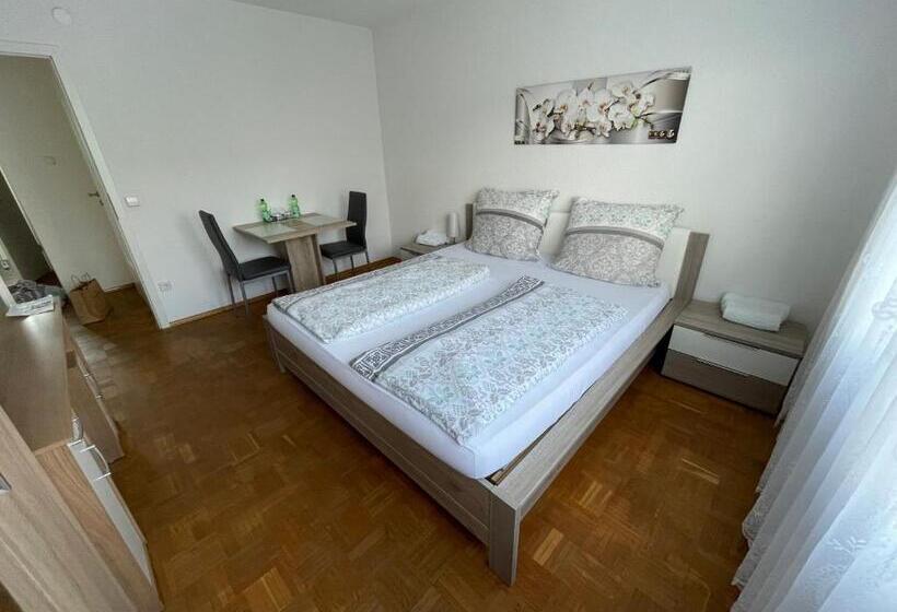 Habitación Estándar, Nita