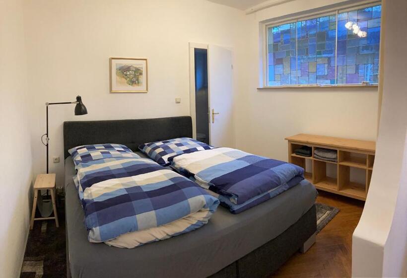 Апартаменты 1 Спальня Нижний Этаж, Rustic Overnight Apartment