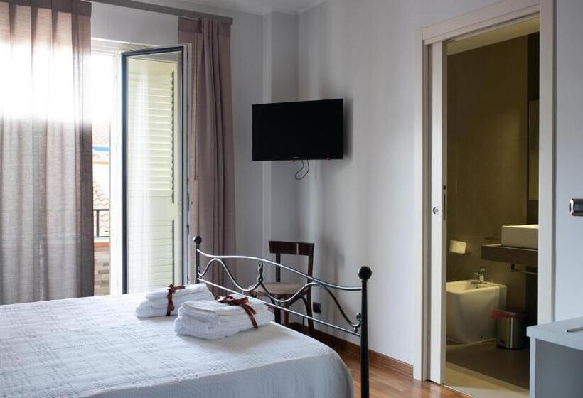 片側に海が見えるデラックスルーム, Torrevarata   Guest Rooms