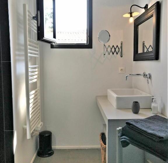 带2个卧室的套房, Derrière La Plage : Suite, Patio Et Pergola