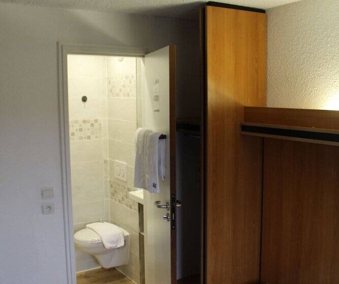 اتاق استاندارد, Brit Hotel La Bonne Etape