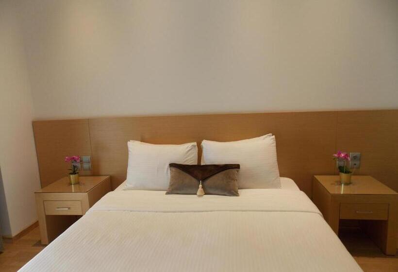 Quarto Estandar, Alexandros