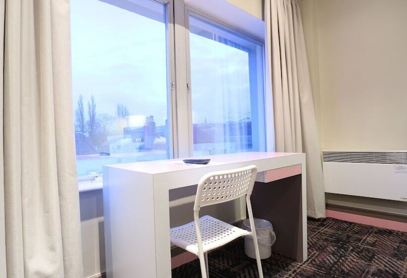 Номер Стандарт Трехместный, Citrus Hotel Cheltenham By Compass Hospitality
