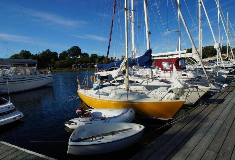 Номер Economy, Henåns Hostel In The Marina