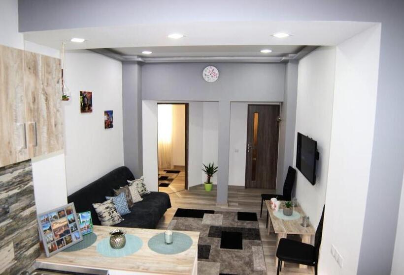 خانه 1 خوابه, Andres Central Apartments House