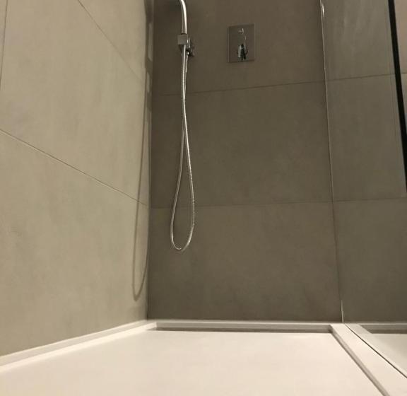 Номер Deluxe, Slow House D Arco