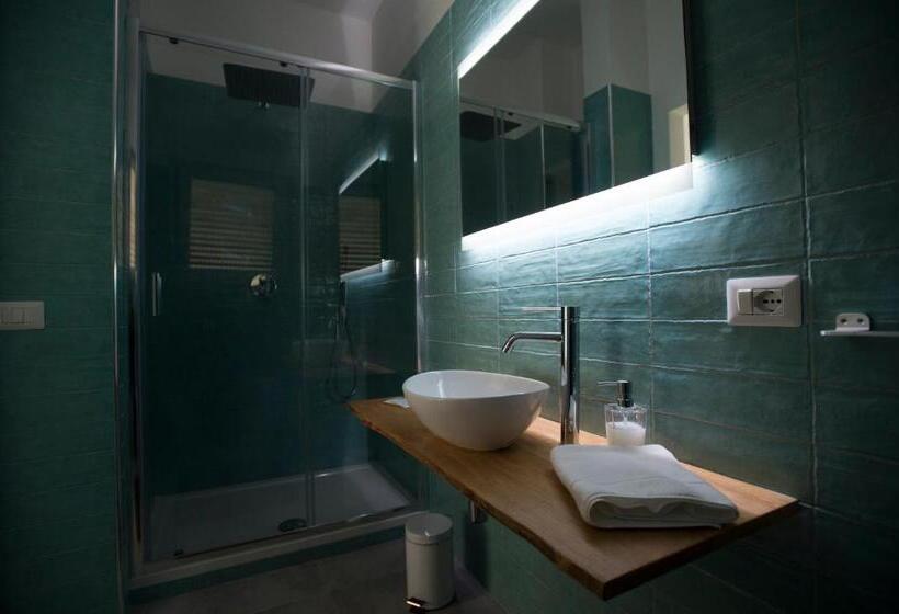 اتاق سوپریور با تخت بزرگ, Lecentre 174