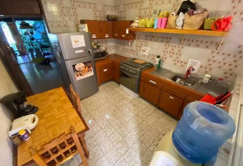 اتاق استاندارد سه نفره, Los Nardos Hostel