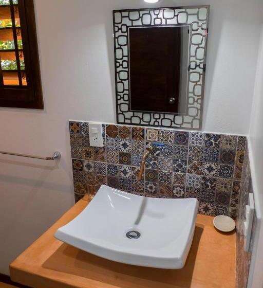 بانگلوی استاندارد, Cabañas Amaia