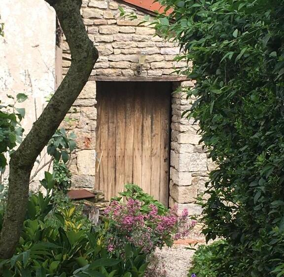اتاق استاندارد, La Chambre Des Buissonnats