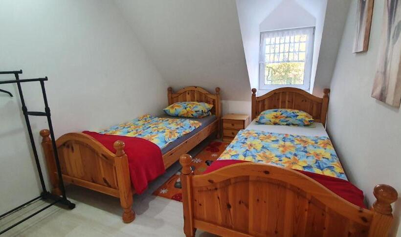 تختخواب در اتاق مشترک, B Hostel
