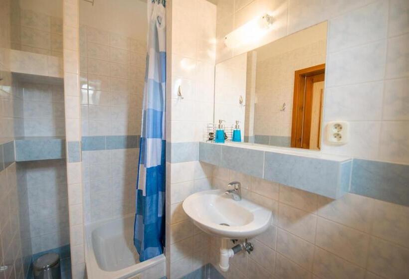 اتاق خانوادگی, Privat Vypka