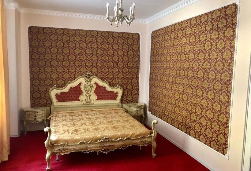 패밀리 스위트, Lambach Villa
