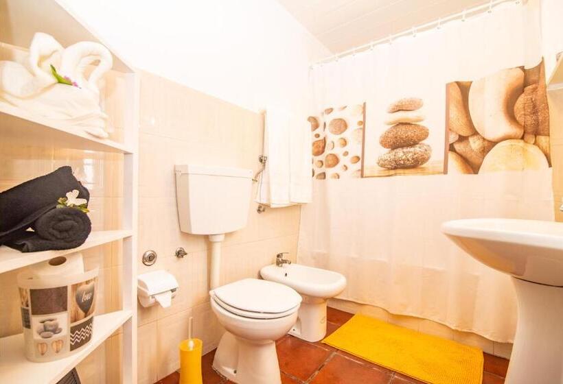 Дом 3 Спальни, Casa Inti / Inti House Furnas