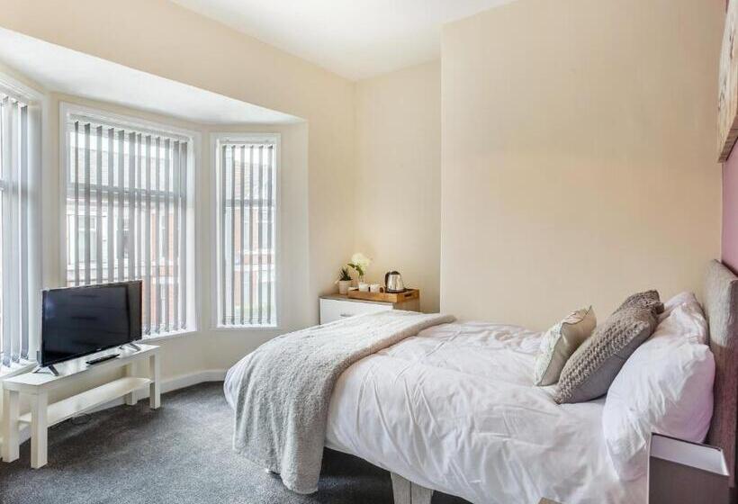 خانه 1 خوابه, Townhouse @ 62 Samuel Street Crewe