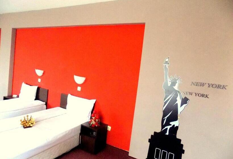 Quarto Estandar, Alexander