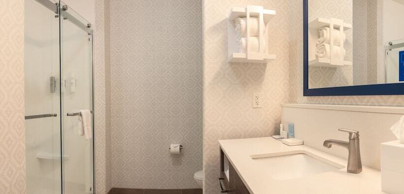 스탠다드 스튜디오 킹침대, Hampton Inn & Suites Boerne