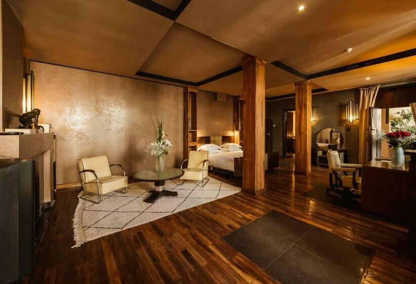 سوییت لوکس, Villa Makassar