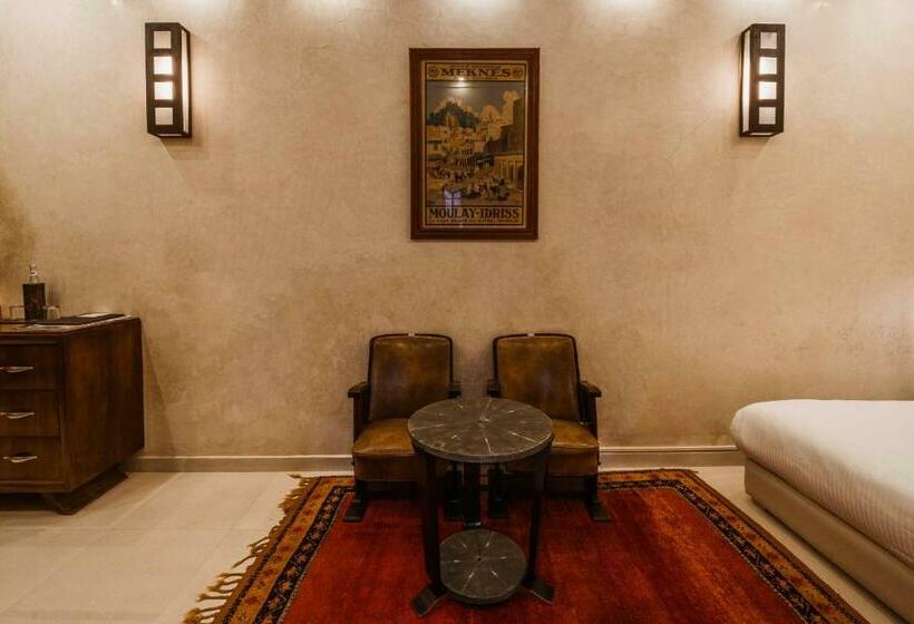 اتاق لوکس, Villa Makassar